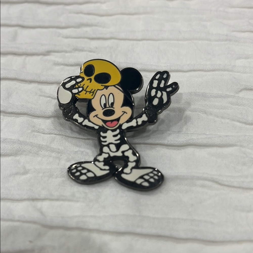 Mickey Mouse pin Disney World Disneyland Skeleton Enamel Pin